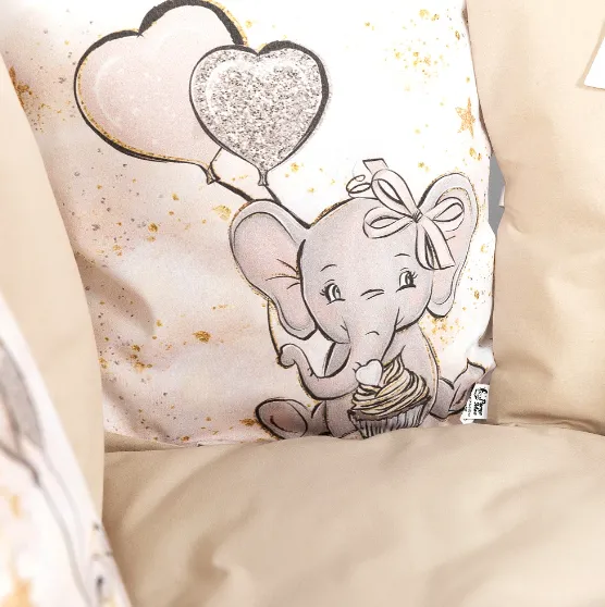 Lenjerie de pătuț PM Cosiță Elefant Maro (8 piese), 120x60 cm Lenjerie de pătuț PM Cosiță Elefant Maro (8 piese), 120x60 cm