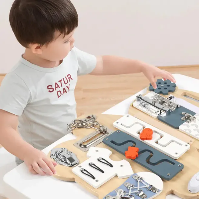 Busyboard Ursuleț multifuncțional, cod 1370D Busyboard Ursuleț multifuncțional, cod 1370D