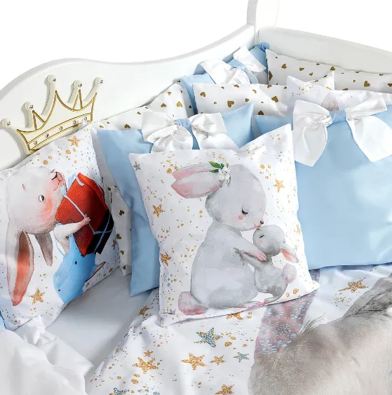 Lenjerie de pătuț PM Premium Iepuraș Albastru (8 piese), 120x60 cm Lenjerie de pătuț PM Premium Iepuraș Albastru (8 piese), 120x60 cm
