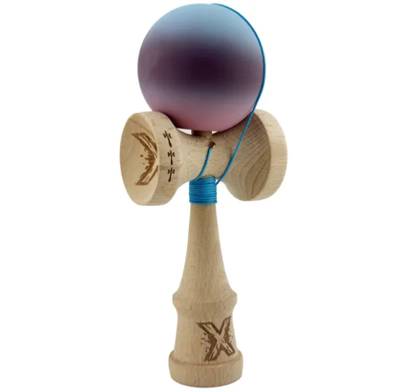 „Kendama X Original”, Profesionala, Flippy, Rulment Metalic, Ața 55 cm, Cupe Mari, 7 x 6 x 18 cm, gradient albastru-mov „Kendama X Original”, Profesionala, Flippy, Rulment Metalic, Ața 55 cm, Cupe Mari, 7 x 6 x 18 cm, gradient albastru-mov