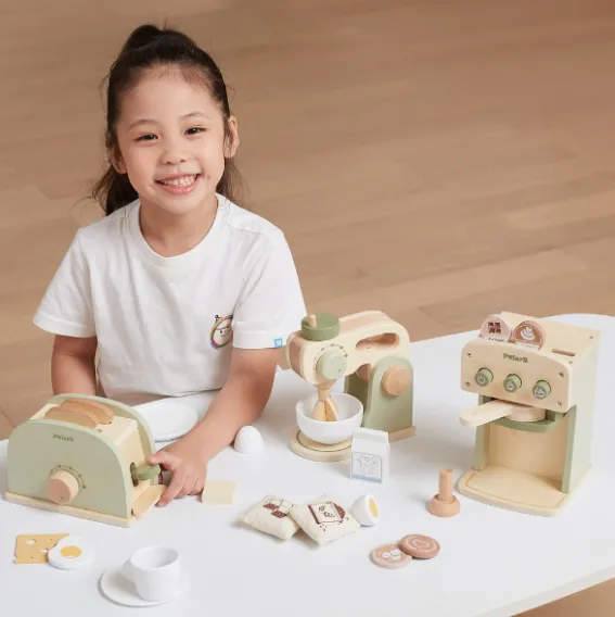 Set de joaca din lemn „Mic dejun cu toaster”, 7 piese Set de joaca din lemn „Mic dejun cu toaster”, 7 piese