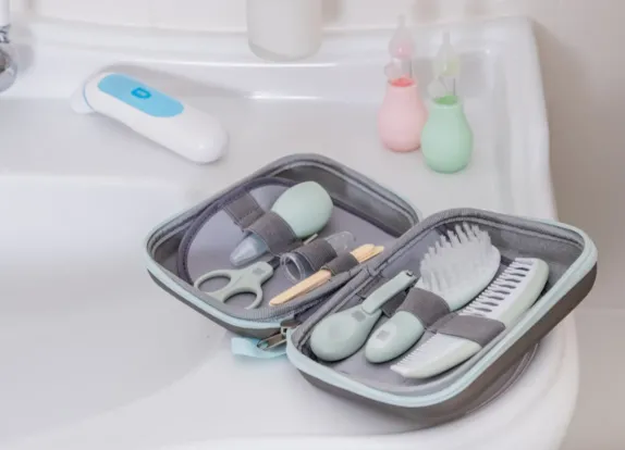 Set pentru îngrijire Kikkaboo Grooming Mint, 8 piese Set pentru îngrijire Kikkaboo Grooming Mint, 8 piese