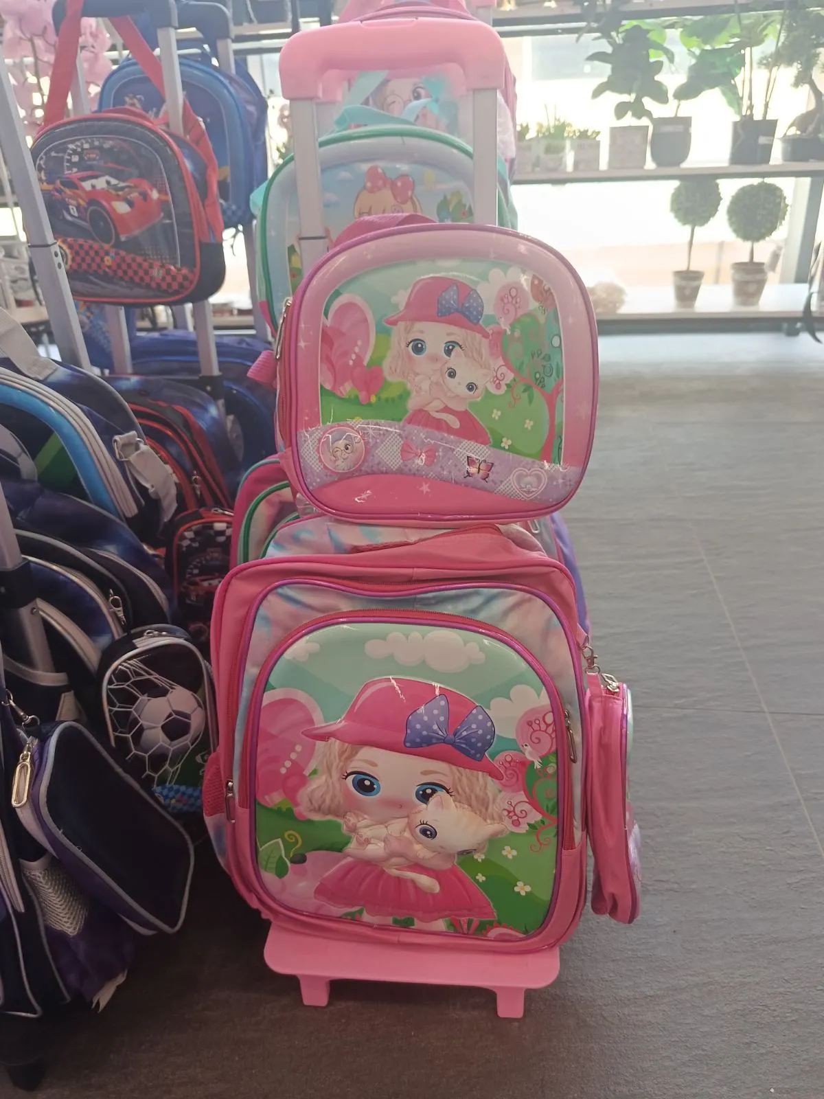 rucsac școlar pe roți papusa 